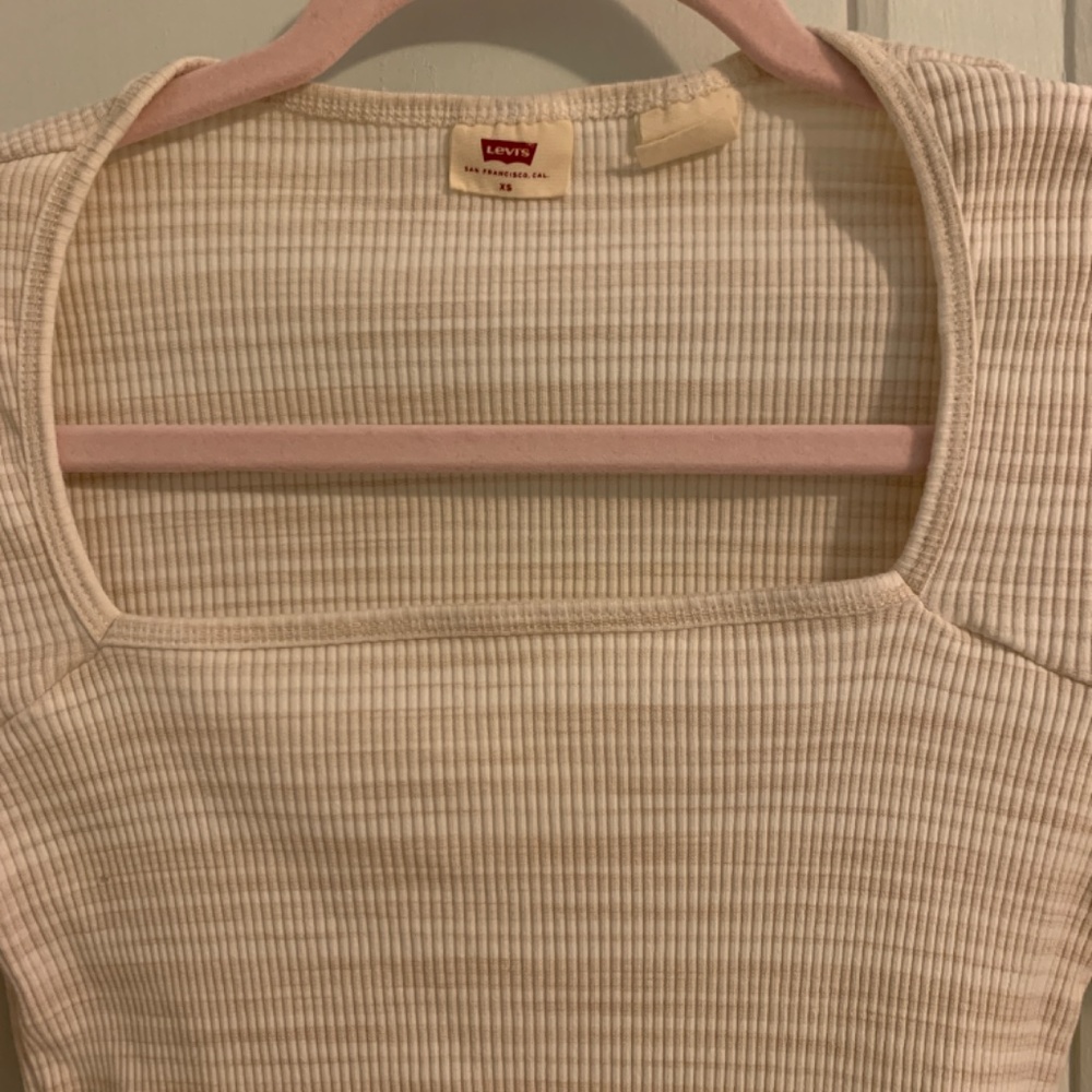 Levi’s Top - Picture 3 of 3